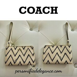 NEW Coach Leather Ivory Black Chevron Corner Zip Wristlet